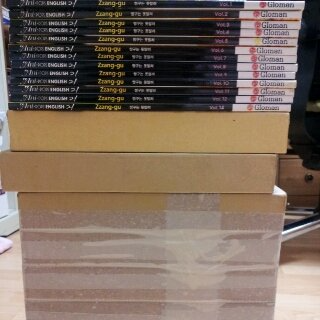 File:Zzang-gu book stack.png