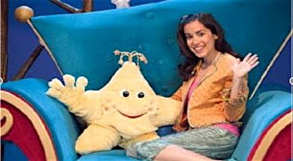 File:Melanie & Star sitting on the couch.jpeg