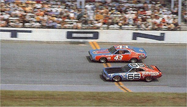 Petty overtaking the 1973 Ford of Carl Adams.