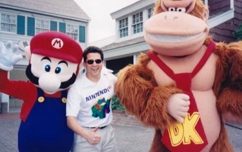 A behind-the-scenes picture with Mario and Donkey Kong.