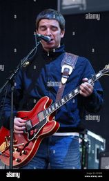 Oasis-singer-noel-gallagher-performing-on-stage-at-londons-finsbury-G5YRFK.jpg