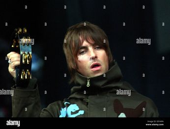 Oasis-frontman-liam-gallagher-performing-on-stage-at-londons-finsbury-G5YAPA.jpg