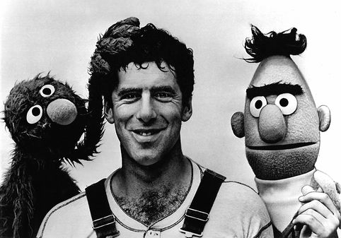 A still showing Elliot Gould with Bert and Grover.