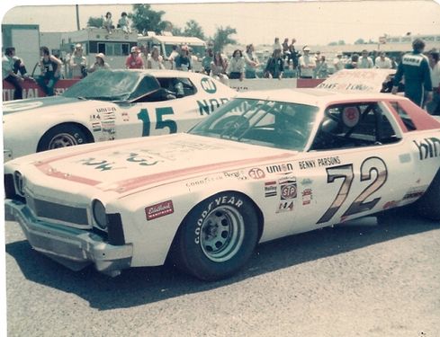 Benny Parsons (72) and Buddy Baker (15) on the starting grid.