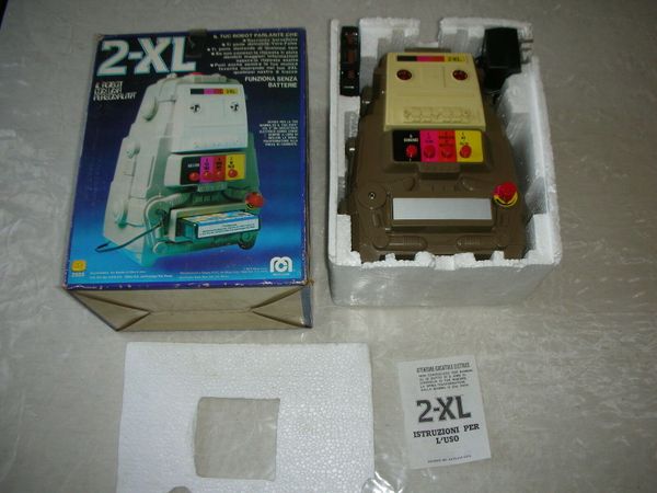 Photo of an unboxed Mego 2-Xl which was sold in Italy. This is one of the few pieces of evidence that the Mego 2-XL was released in Italy.