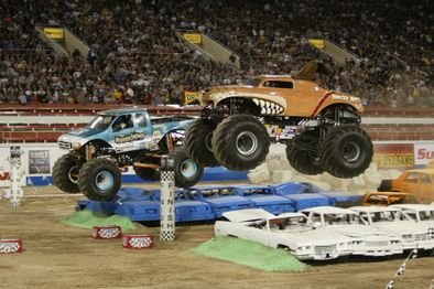 Monster Mutt racing against Sudden Impact at World Finals 4, which most likely would have been used in the film.