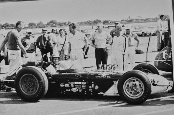 Jack Turner in his Porter-Offenhauser at the event. He qualified sixth but retired after 58 laps because of a radiator failure.